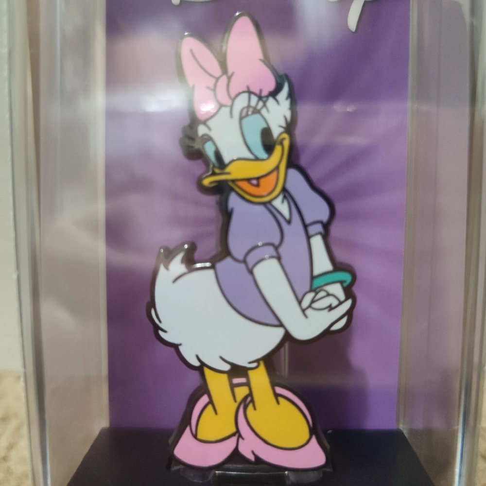 Daisy Duck Official Disney Figpin Collectible Pin 975 - Picture 4 of 5
